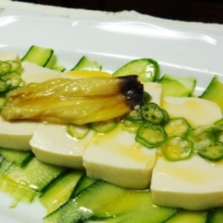 ｵﾘｰﾌﾞｵｲﾙで食べる塩豆腐と花オクラ